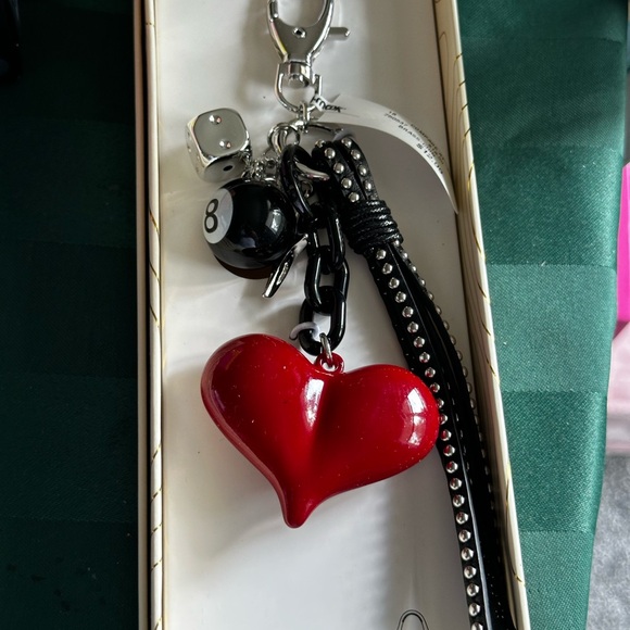 Eye Candy Red Heart Key & Card Holder - Picture 4 of 5